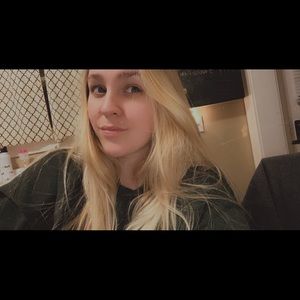 Meet your Posher, Alexis